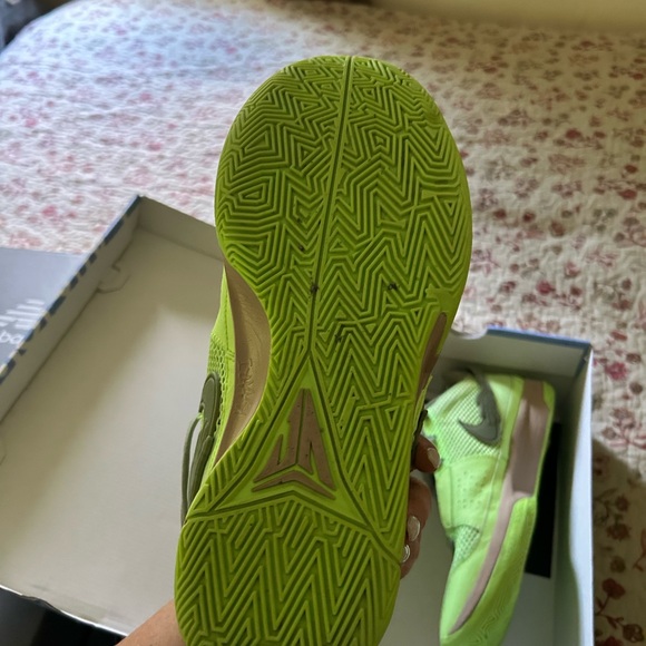 Nike - Picture 4 of 7